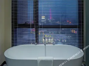 Circle Art Hotel - Image 3