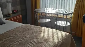 Fairfield Townhouse Guest House - Image 2