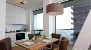 Triiiple Suites Level 22 mit Balkon und Tiefgarage - Image 3