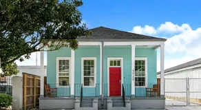 Cozy and Charming House with Luxury Amenities - Image 4
