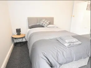Townhouse @ 50 Birks Street Stoke - Image 4