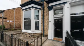 Mercy Way 4 Bedroom-6 Beds-Central Hull-Sleeps 8 - Image 3