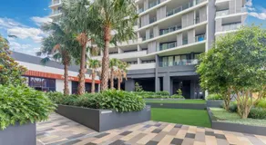 Liverpool 2 bedroom apartment with convenient transportation and surrounded by food - Image 4