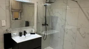 Varka Holiday Apartment - Modern Family Friendly and Accessible for All - Image 2
