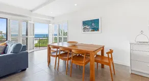 6 Seabreeze Spacious Newly Renovated Apartment with Ocean Views - Image 2