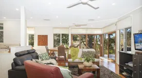 Waters Edge - Pet Friendly Holiday Home - Image 3