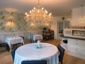 B & B Hotel The Baron Crown - Image 2