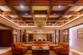 Linyin Holiday Hotel - Image 4