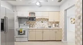 Spacious Home With Pool Table Near Stadium - Image 2
