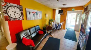 Happy Hostel - Image 2