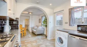 Spacious 6-Bedroom House with Parking in Bridgwater Ideal for Contractors & Group Stays - Image 3
