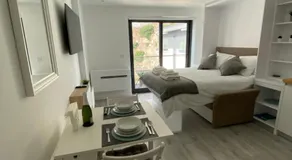 CP Top floor luxury studio - Image 2