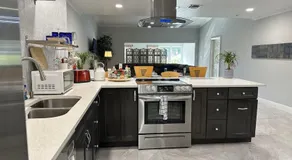Newly Renovated Villa with Hot Tub - Image 4