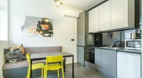 Viral 2 BR Photo Studio Loft - Image 2