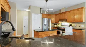 Luxury Home with Gourmet Kitchen - 3 Miles to A&M, Sleeps 14 - Image 2
