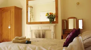 Harlequin Guest House with parking - Image 2