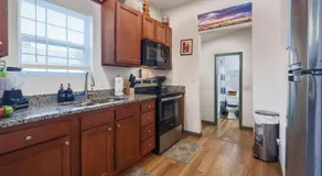 Stylish & Quiet 3BD Sleeps 8 Near Stadium & Downtown - Image 3