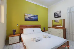 Seafront 2 Bedroom Apartment overlooking Bay - Image 2