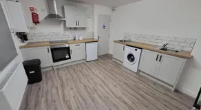 Premier Studios Nottingham - Tring Vale - Image 2