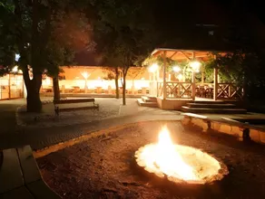 Hotel Saloon - Image 4