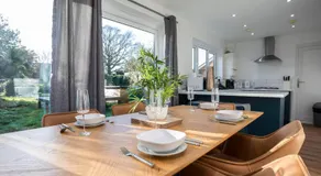 Woodfield Cottage Crawley 3 BR,Parking,Wifi,Garden, nearby Gatwick Airport, Contractor friendly, temporary relocations, business travellers, families - Image 2