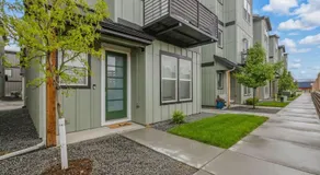 3BR w King Bed, Sauna, Parking-6 Min to Olde Town - Image 4