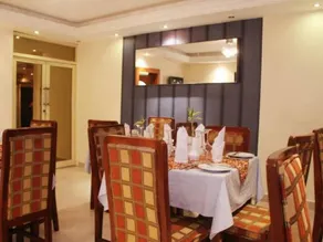 Pearl Gate Hotel - Image 4