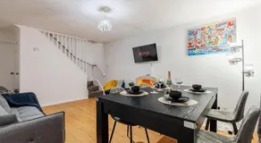 Lavish 2-BDR and Comfy 5-Beds House - Grear for Contractors & Long Stays - Close to Piccadilly and Etihad - Fast Speed WiFi - Sleep 7 - Free On-Site and On-Street Parking - Garden - Image 2
