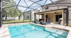 Modern 4 bedroom House with swimming pool - Image 2
