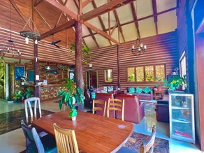 Novie's Tourist Inn - Image 4