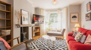 Sleeps 6 off street parking close to city - Image 2