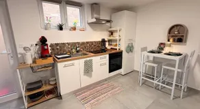 Cocon urbain , bel appartement entièrement équipé, entrée privée, parking - Image 3
