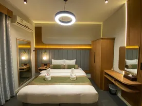 Coral Bay King Studio - Image 2