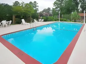 Azalea Inn & Suites - Image 3