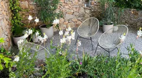Studio lumineux avec jardin privé et parking - Image 1