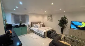 Beautiful One Bed Studio Flat - Dog Friendly - Image 2