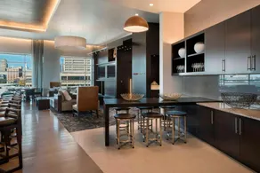 Buffalo Marriott at LECOM HARBORCENTER - Image 4