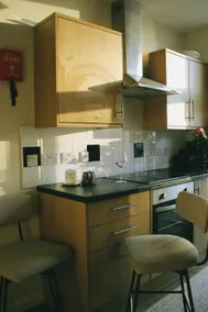 London Gem - Chic Apartment Retreat - Image 3