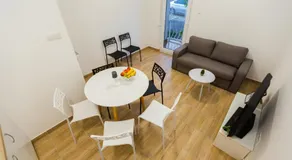 2 Bed Apartmani Sleeps 6 - Free Parking - Image 4