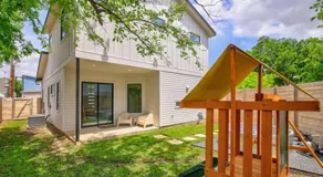 New Modern 3BR 2.5BA North Loop, Cowboy Pool and Patio by Austin Vacay - Image 3