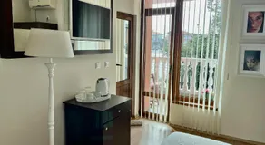 Red House Family Hotel - Image 2