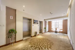 Pesht Hotel - Image 4