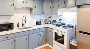 Spacious 2-Bedroom Apartment NYC-10 mins away - Image 5