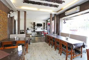 OYO 4154 Hotel Pearl - Image 2