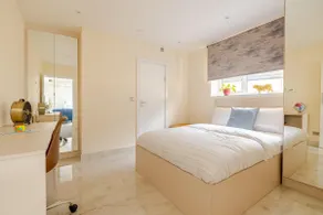 2 Bed Annexe in Surrey/Egham/near Heathrow/Windsor - Image 2
