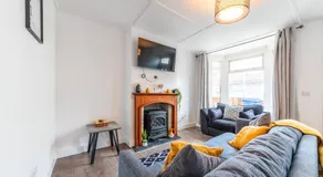 Modern 2 bed 2 Bath House in Sittingbourne by Splendid Stays - Image 2