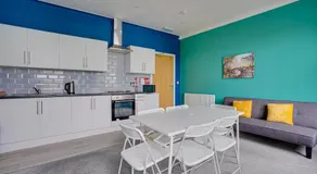 Homesly Guest Rooms, Comfortable En-suite Guest Rooms with Free Parking and Self Check-in - Image 4