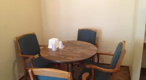 Budget Inn - Image 4