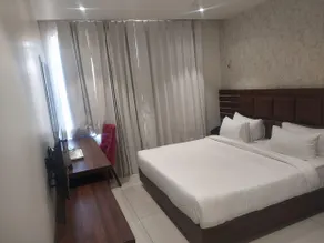 RAJLAXMI HOTEL - Free Airport Pickup and Drop - Image 2