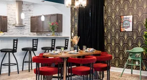 NEW Menagerie on 40th- Karaoke Lounge - Hot Tub - Pet Friendly - Image 5